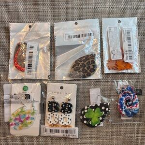 7 pairs lightweight holiday earrings NIP NEW!